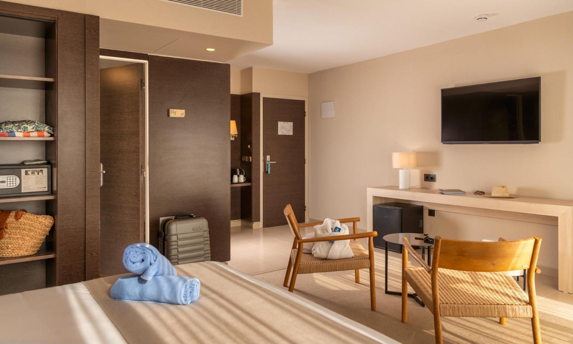 Aqua Hotel The Breeze (Adults Only +18) All Inclusive Санта-Сусанна Экстерьер фото
